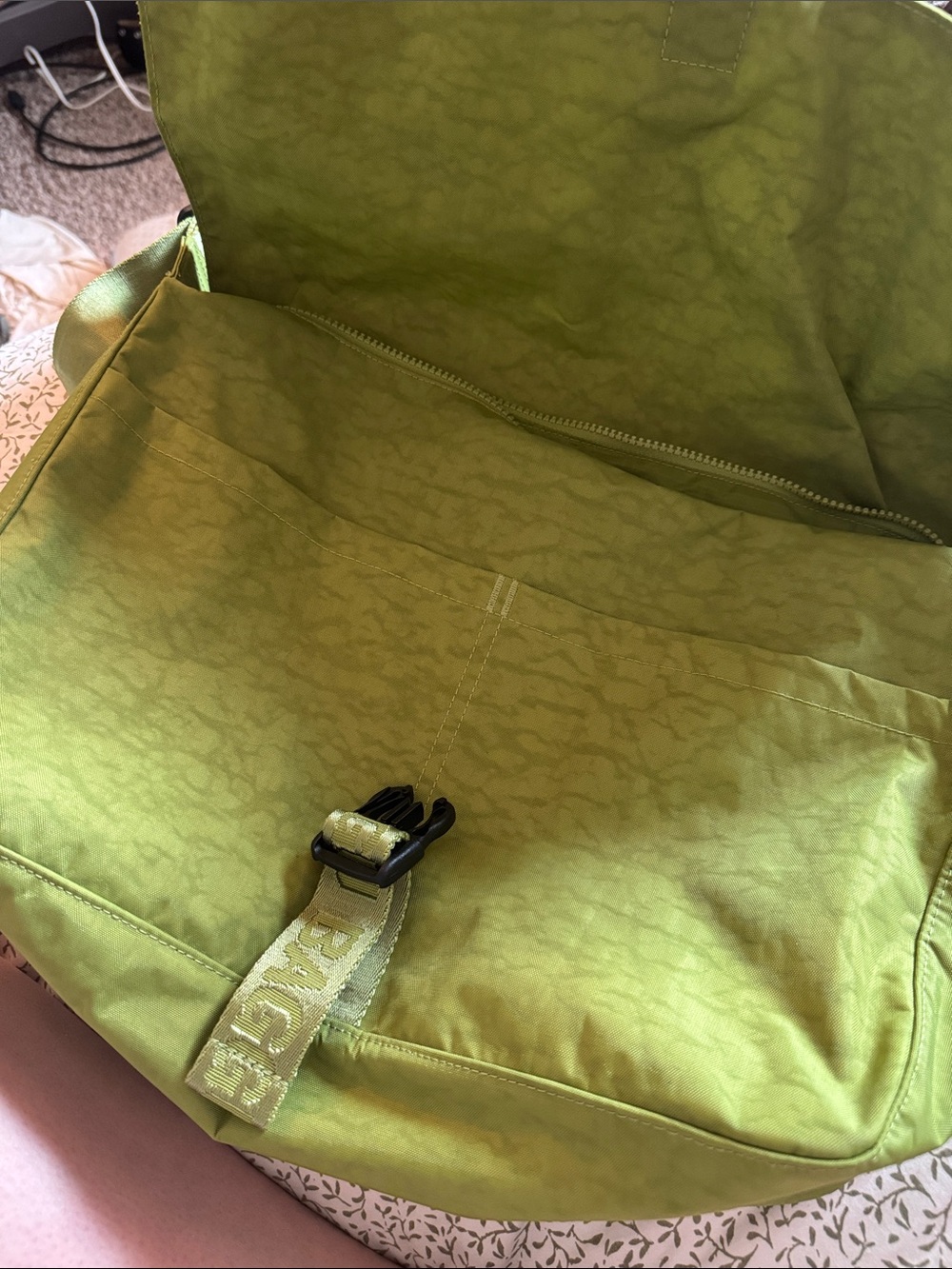 Green Juice Messenger Baggu Bag - Picture 2 of 3